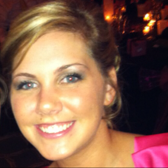 Profile Picture of Laura Havlin (@laurahavlin) on Poshmark