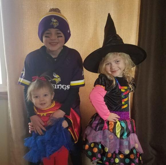 Profile Picture of Nikki Dykhoff (@nikki_dykhoff) on Poshmark