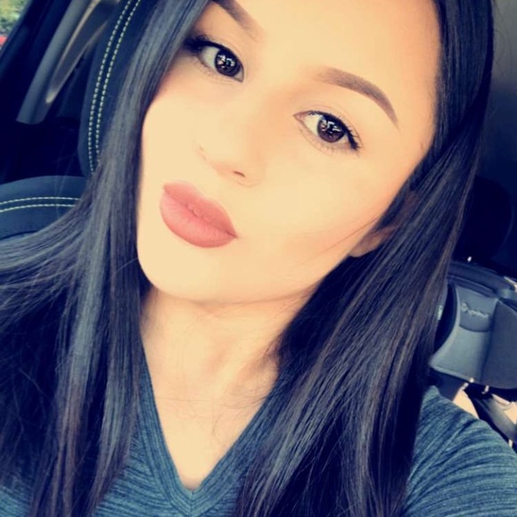 Profile Picture of Eneida Espinoza (@eneida_espinoza) on Poshmark