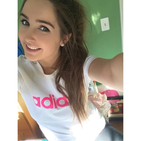 Profile Picture of Bella Nordloh (@bella_47) on Poshmark
