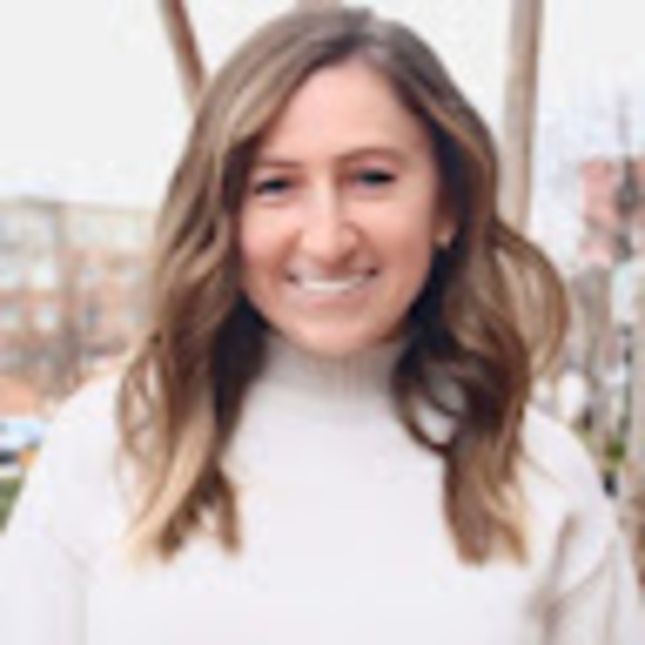 Profile Picture of Sarah Salinger (@spsalinger) on Poshmark