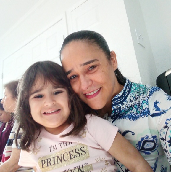 Profile Picture of Maria Serraty (@serraty344) on Poshmark