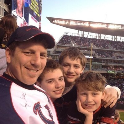 Profile Picture of Barry Larson (@papalarson2566) on Twitter