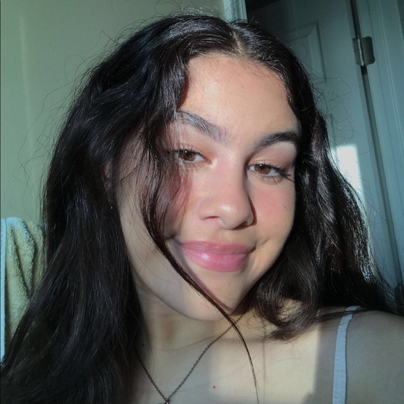 Profile Picture of Elisa Medina (@eelisa_medinaa) on Poshmark