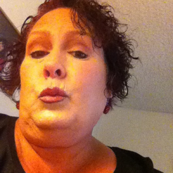 Profile Picture of Kimberly Braverman (@kimb17) on Poshmark