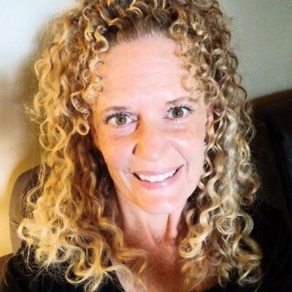 Profile Picture of Stacy Hudson (@parkanthony) on Poshmark