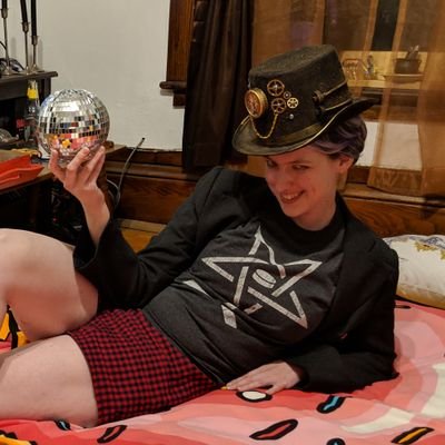 Profile Picture of Strange Anne-imal (@faustinafate) on Twitter