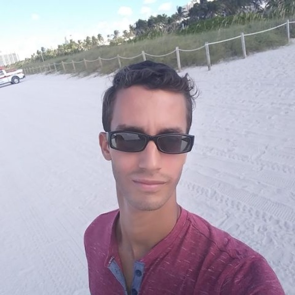 Profile Picture of Richard Rodriguez rodriguez (@richardrodri638) on Poshmark