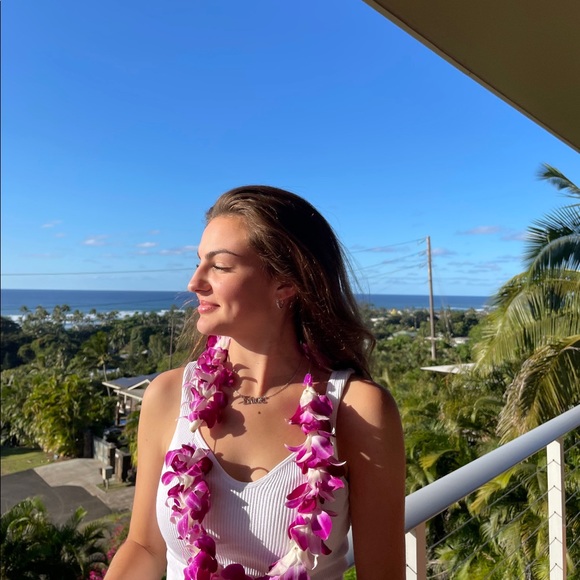 Profile Picture of Elyse Ozinga (@eozinga33) on Poshmark