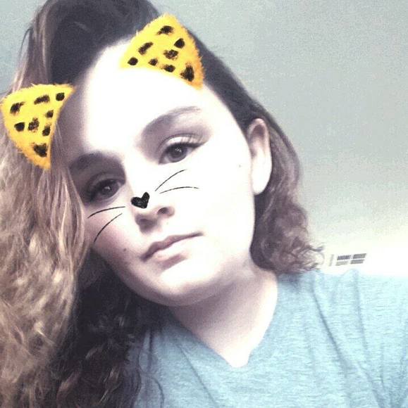 Profile Picture of Sandrea Castillo (@sandreajuarrz) on Poshmark