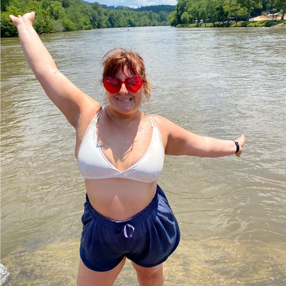 Skylar Ricker - Poshmark Profile Picture of Skylar Ricker (@skyricker) on Poshmark