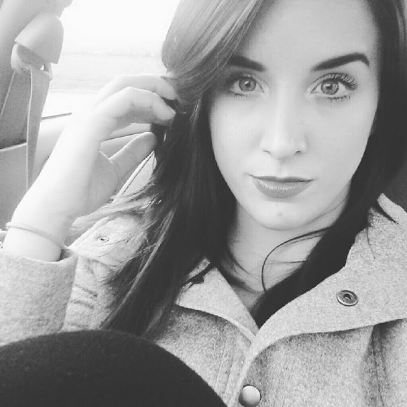 Profile Picture of Jaclynn Crawford (@jaclynnbrooke) on Poshmark