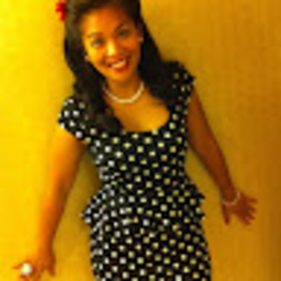 Profile Picture of Maya Alba (@mayapapaya1221) on Poshmark