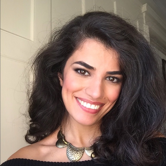 Profile Picture of Sanaa Mironov (@tasteofmironov) on Poshmark