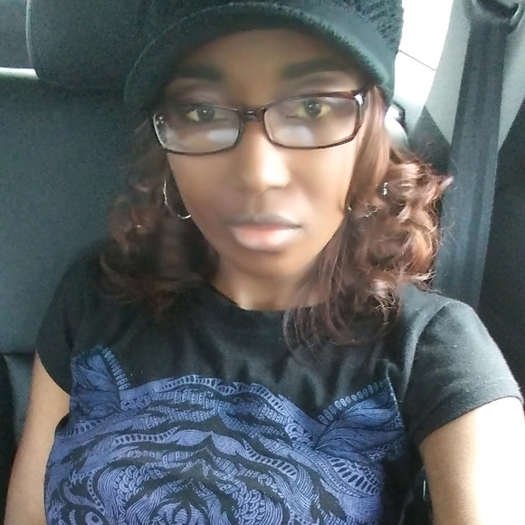 Profile Picture of Amber Spivey (@amscray37) on Poshmark