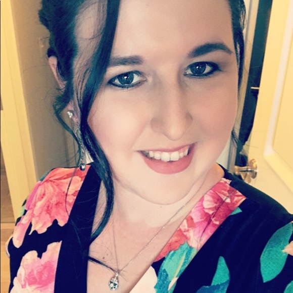 Profile Picture of Francesca Botteri (@fbotteri) on Poshmark