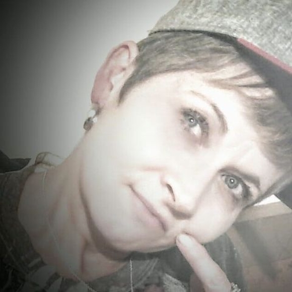 Profile Picture of Leslie Stepniewski (@lezstep69) on Poshmark