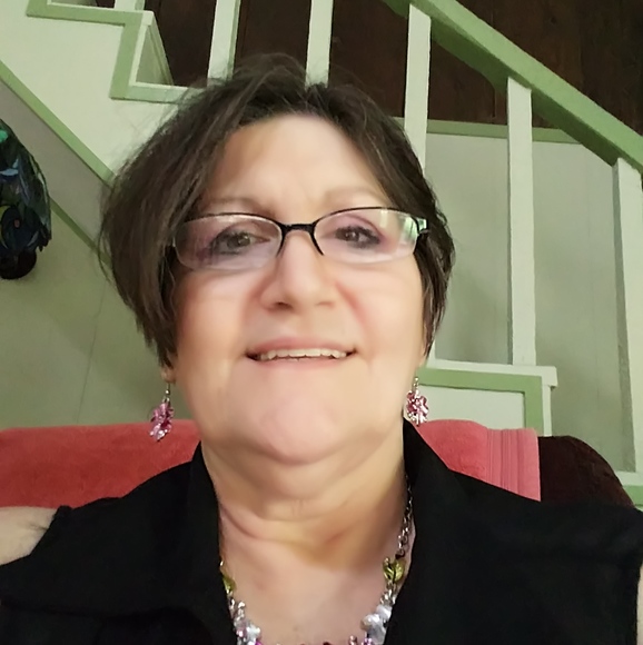 Profile Picture of Lisa Britton (@bashfulbrides) on Poshmark