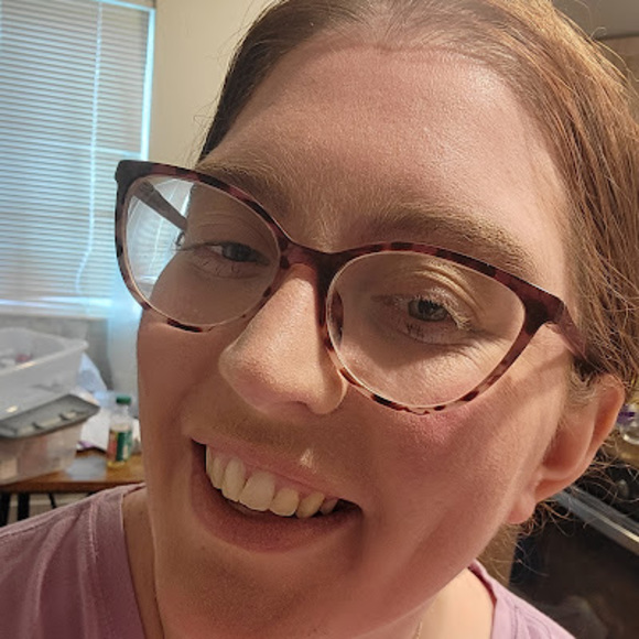 Profile Picture of Lissa Ansley (@ilovelucy2014) on Poshmark