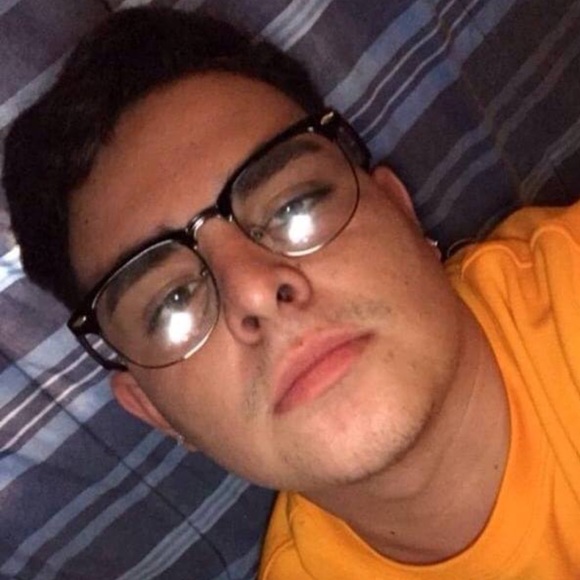 Profile Picture of Vince Martinez (@vilenciaga) on Poshmark