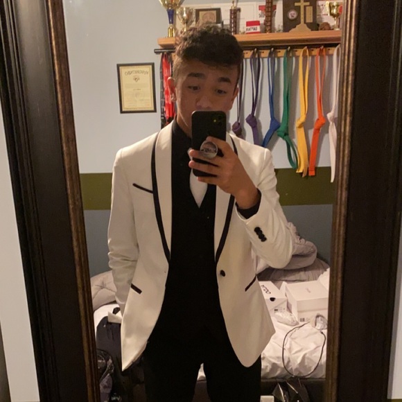 Profile Picture of Nathan Luna (@nathanluna) on Poshmark