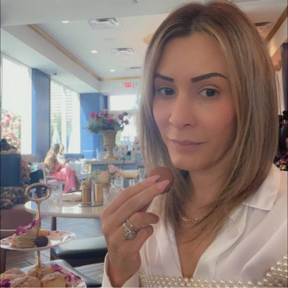 Profile Picture of Giovanna De hoyos (@giovisdh) on Poshmark