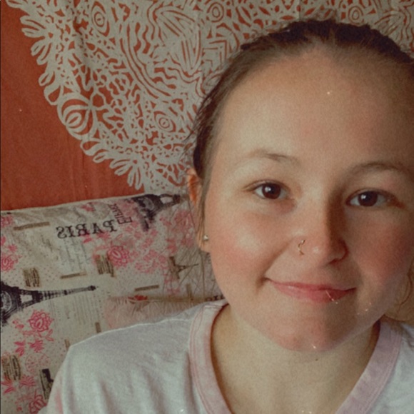 Profile Picture of Celie Harrington (@ceeloyelnats) on Poshmark