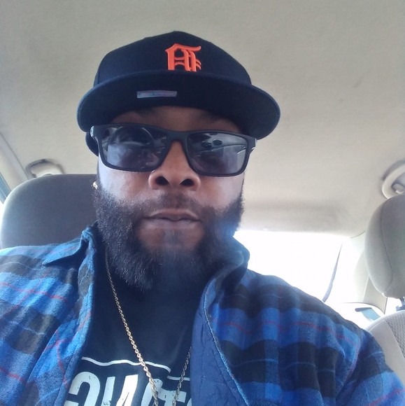 Profile Picture of Alvin Roberson (@eway843) on Poshmark