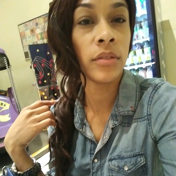 Profile Picture of Malinda Hernandez (@malindahernande) on Poshmark