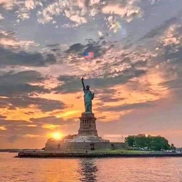 Profile Picture of Amy Oconner (@amy5721) on Poshmark