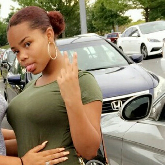 Profile Picture of Sade' Thompson (@vibewdae) on Poshmark