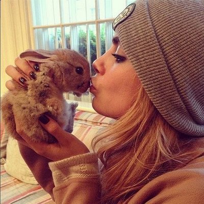 Profile Picture of VOTING ENDS AT 7 EST (@warner_reid) on Twitter