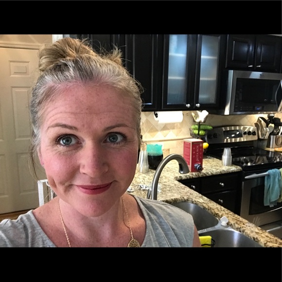 Profile Picture of Melanie Falato (@msfalato) on Poshmark