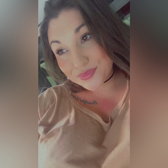 Profile Picture of Lana Redden (@lanajo18) on Poshmark