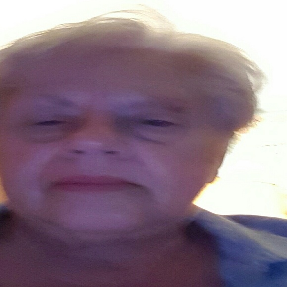 Profile Picture of Raylyn Eubanks (@raylyny) on Poshmark