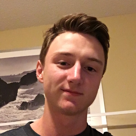 Profile Picture of Tommy Morsman (@temorsman20) on Poshmark