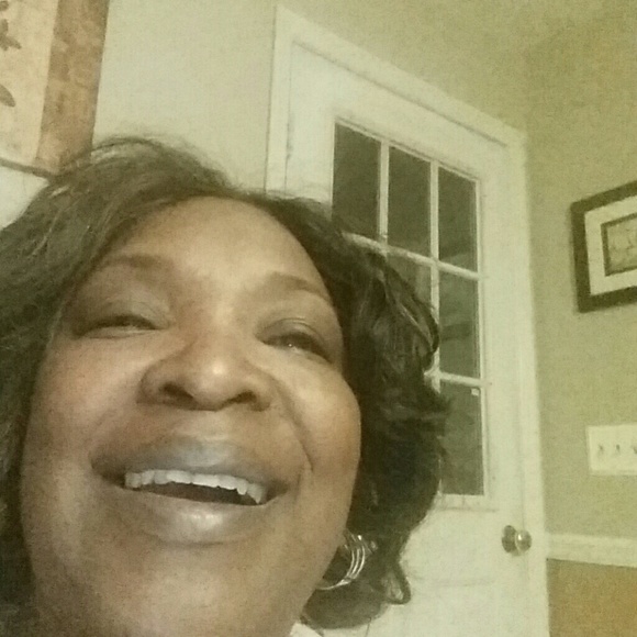 Profile Picture of Cassandra Roberts (@cfriberts) on Poshmark