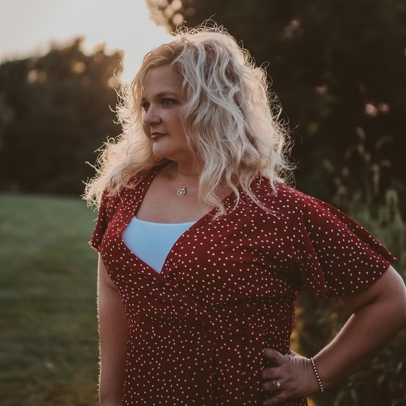 Profile Picture of Misty Cox (@mistyrdh) on Poshmark