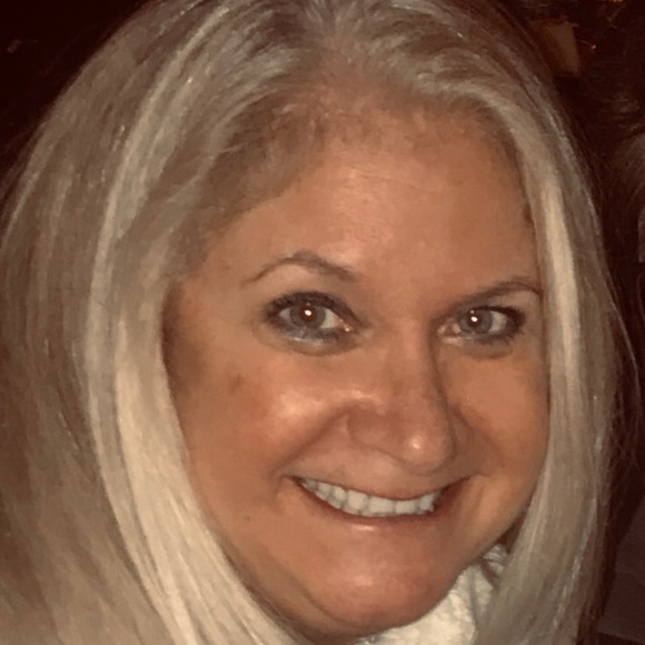 Profile Picture of Gina Endom (@endomg) on Poshmark