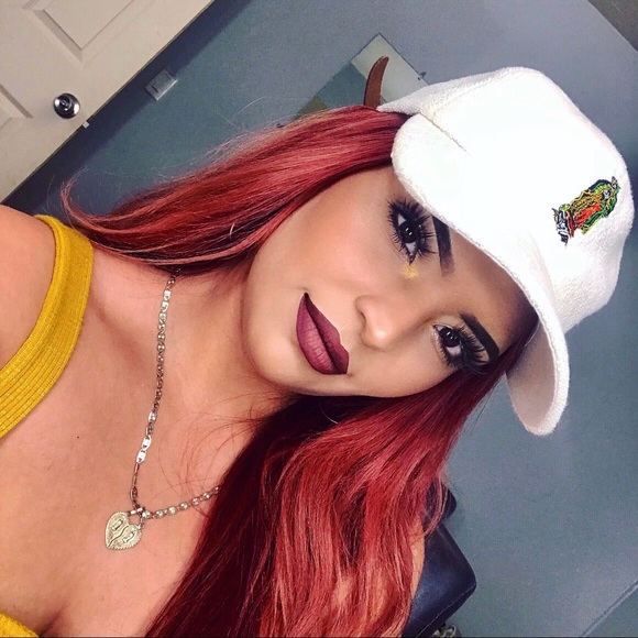 Profile Picture of Araceli Torres (@aracelinnnn) on Poshmark