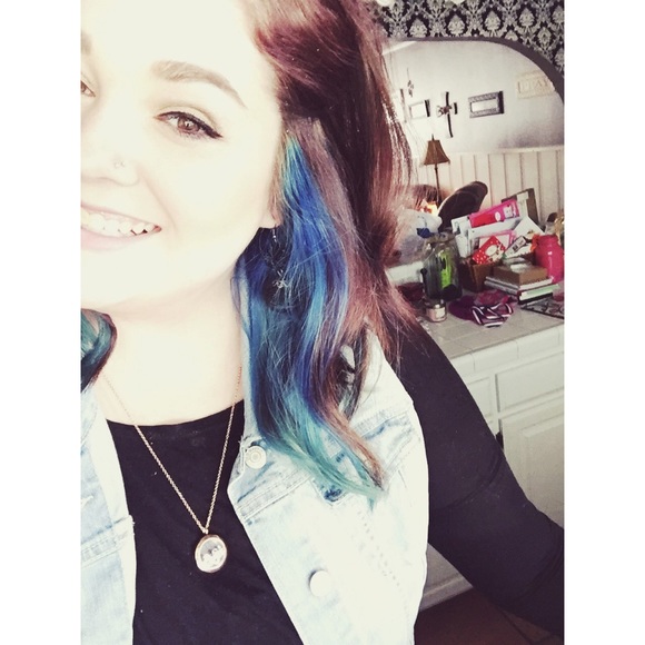 Profile Picture of Bailey Read (@baileysue75) on Poshmark