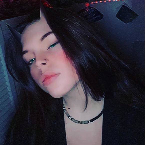 Profile Picture of Destiny raylynn Mcclanahan (@sassygirl0528) on Poshmark