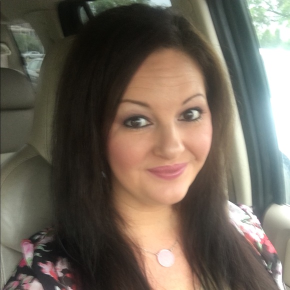 Profile Picture of Kimberly Salmons (@ksalmons742) on Poshmark