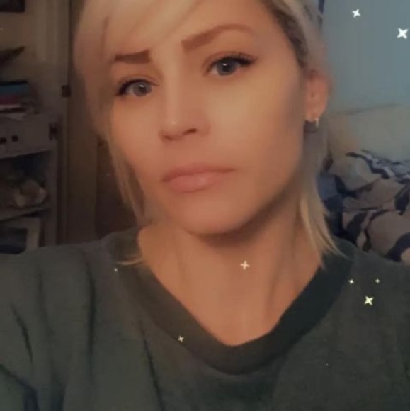 Profile Picture of Crystal Fehr (@ovelsoncrystal) on Poshmark