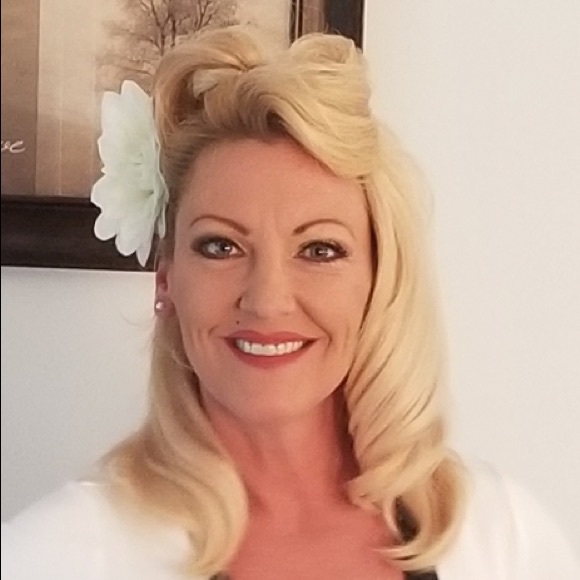 Profile Picture of Chantelle Van acker (@kenzjamee1973) on Poshmark