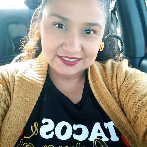 Profile Picture of Yolanda Cantu (@yhdz6879) on Poshmark