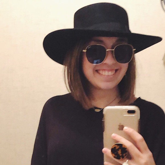 Profile Picture of Allison Puryear (@apuryy232) on Poshmark