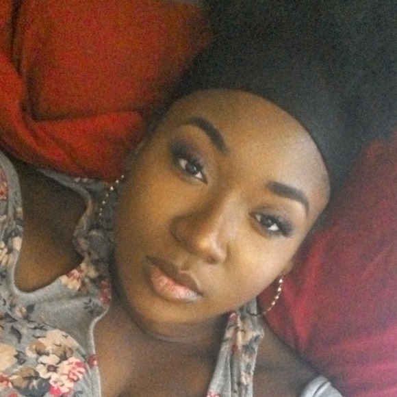 Profile Picture of Leah Ledbetter (@lledbetter92) on Poshmark