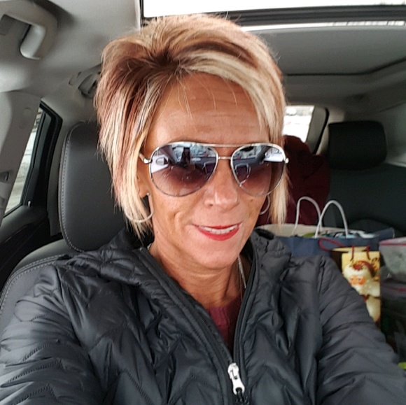 Profile Picture of Michelle Hajicek (@mhajicek17) on Poshmark