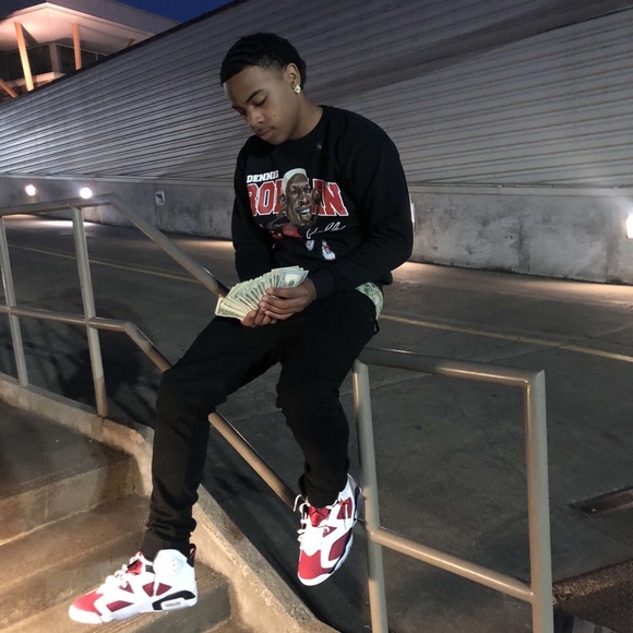 Profile Picture of Adrian Allen (@adrianallen206) on Poshmark